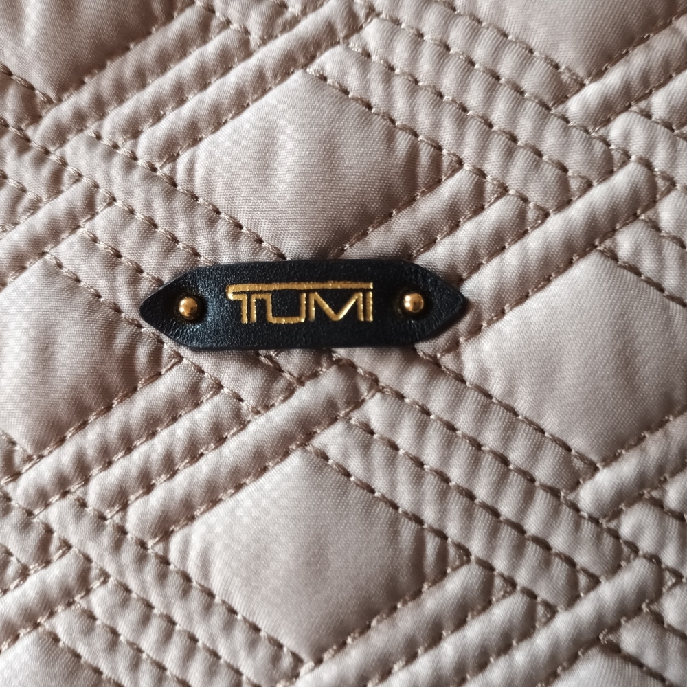 TUMI Tote - Picture 2 of 4
